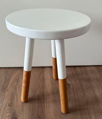 Mooi houten krukje – wit & houtkleur beschikbaar voor biedingen