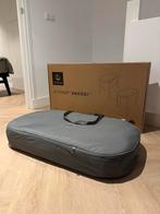 Stokke Snoozi Graphite Grey incl reishoes, doos, beddengoed, Ophalen, Zo goed als nieuw, Ledikant