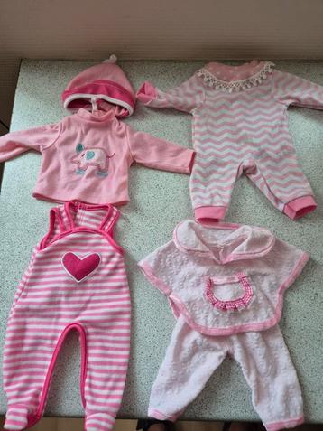 Poppenkleding. beschikbaar voor biedingen