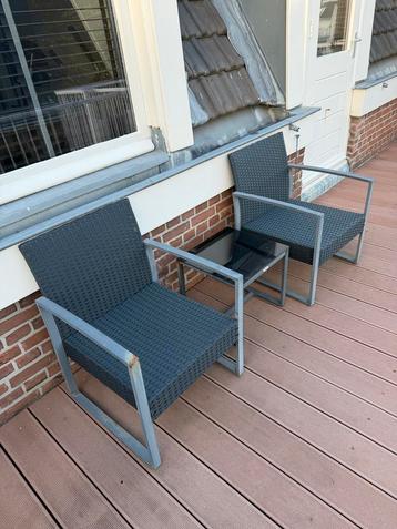 Tuinset - 2 stoelen en tafeltje beschikbaar voor biedingen