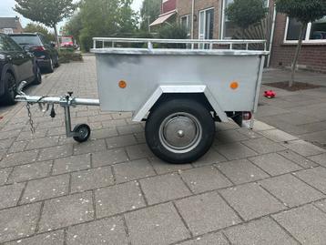Kleine Aanhanger ( gebruikte staat) beschikbaar voor biedingen