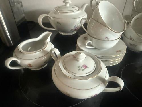 Antiek Theeservies met Bloemmotief en Gouden Accenten, Antiek en Kunst, Antiek | Servies compleet, Ophalen of Verzenden