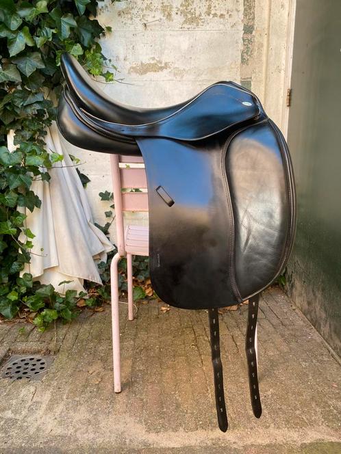 Mooi Kentaur Ithaka dressuurzadel 17,5 inch, Dieren en Toebehoren, Paarden en Pony's | Zadels, Zo goed als nieuw, Dressuur, Ophalen of Verzenden