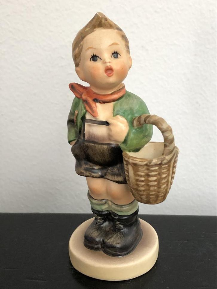 Hummel 51 3/0 Dorfbub / Village Boy (Reyshof), Verzamelen, Beelden en Beeldjes, Zo goed als nieuw, Hummel, Ophalen of Verzenden
