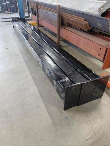 Stalen kokers / ijzeren kokers / staanders  beschikbaar voor biedingen