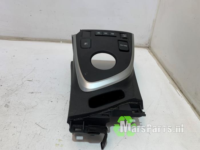 Middenconsoles van een Toyota Auris, Auto-onderdelen, Interieur en Bekleding, Toyota, Gebruikt, 3 maanden garantie, Ophalen of Verzenden