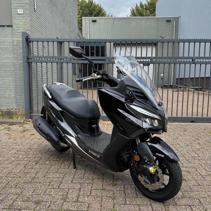 KYMCO X-TOWN 300I - Als nieuw - 587km !, Motoren, Motoren | Overige merken, Bedrijf, Scooter, 12 t/m 35 kW, Minimaal motorrijbewijs A1