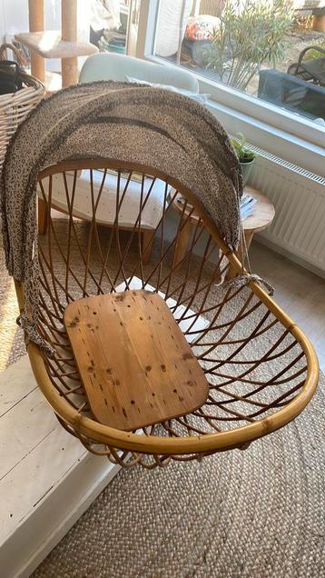 Vintage Rotan Wieg uit de sixties beschikbaar voor biedingen