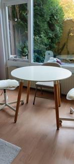 Ronde houten eettafel van JYSK wit blad met houten poten, Ophalen, Gebruikt, 50 tot 100 cm, Rond