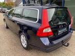 Volvo V70 2.5FT Momentum 230PK H.LEER / ECC / PDC / TREKHAAK, Auto's, Gebruikt, Zwart, Leder en Stof, 2521 cc
