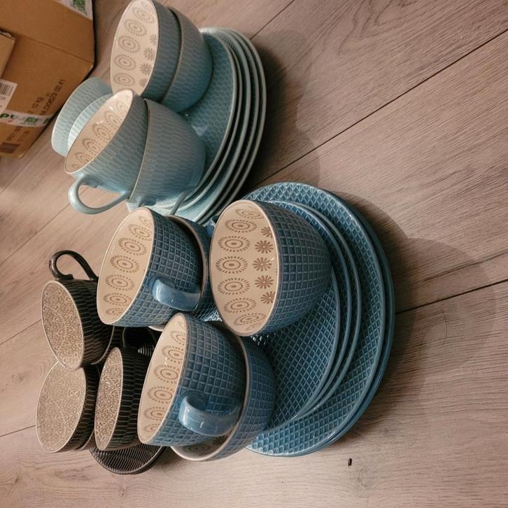 Inari -action servies 28delig, Huis en Inrichting, Keuken | Servies, Zo goed als nieuw, Bord(en), Overige stijlen, Keramiek, Ophalen