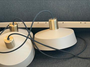 Japandi hanglamp taupe beige goudkleurige ringen, 3 lampen beschikbaar voor biedingen