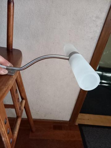 Badkamerlamp, kan op de kast in de badkamer beschikbaar voor biedingen