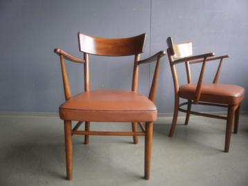 1950-60's stoel van rond hout met bruin skai zitting beschikbaar voor biedingen