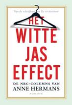 Anne Hermans: Het witte-jaseffect. De NRC Columns., Boeken, Politiek en Maatschappij, Maatschappij en Samenleving, Ophalen of Verzenden