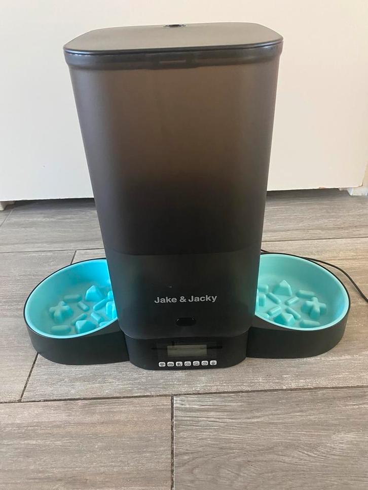 Jake and Jacky automatische voerbak voor 2 katten, Dieren en Toebehoren, Kattenvoerbakken en Drinkbakken, Zo goed als nieuw, Automatisch