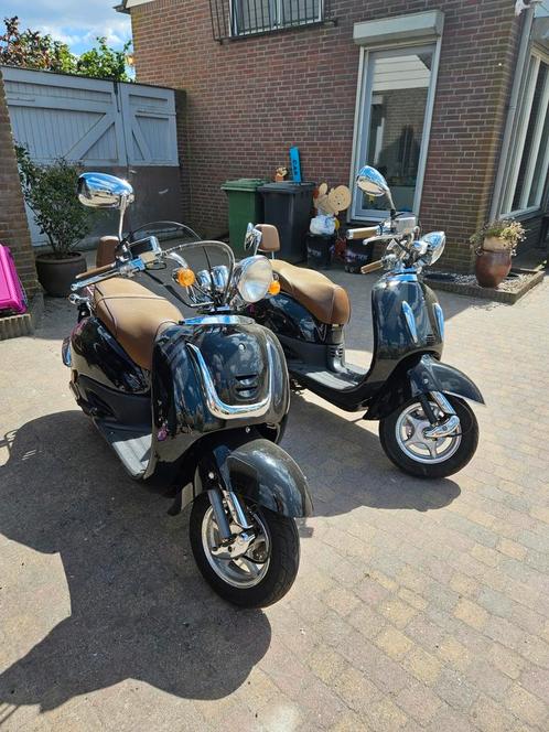 Twee BTC Grande Retro, Fietsen en Brommers, Scooters | Overige merken, Gebruikt, Maximaal 25 km/u, Benzine, Ophalen