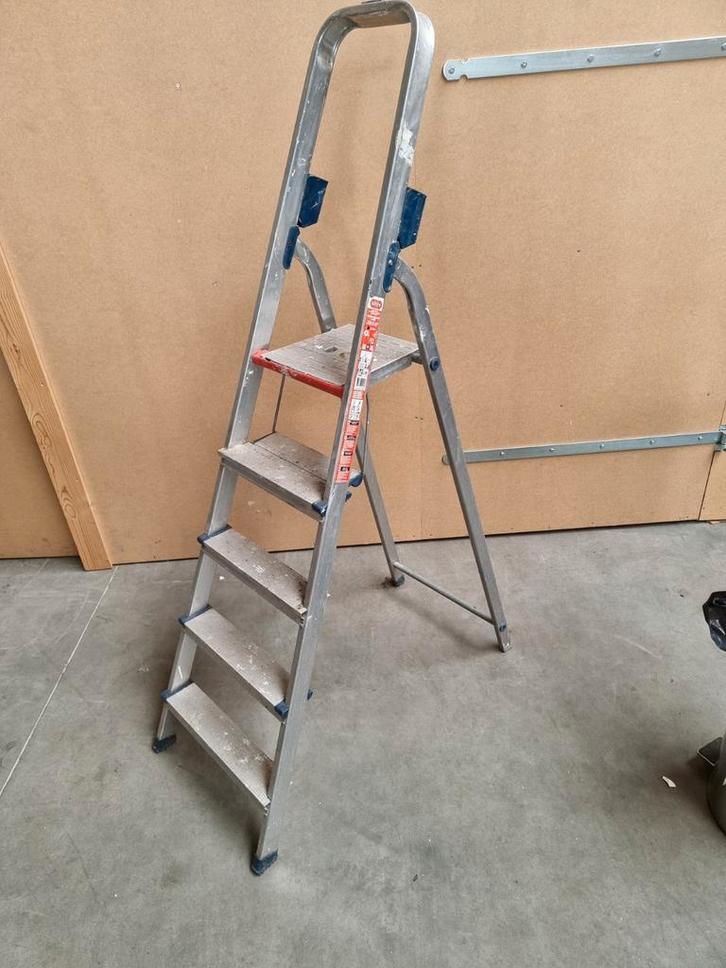 Diverse huishoudtrappen 5 treden (incl. plateau), Doe-het-zelf en Verbouw, Ladders en Trappen, Gebruikt, Minder dan 2 meter, Ophalen