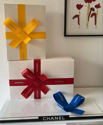 Accesoires Chanel Decoratie Display beschikbaar voor biedingen