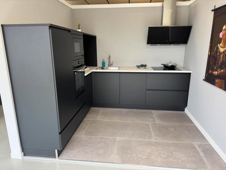 Showroom keuken, Huis en Inrichting, Keuken | Complete keukens, Nieuw, Overige typen, Zwart, Greeploos, Ophalen