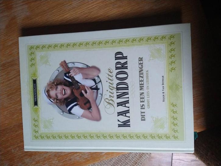 Gesigneerd boek Brigitte Kaandorp - Dit is een meezinger, Boeken, Muziek, Zo goed als nieuw, Artiest, Ophalen of Verzenden
