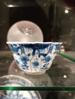 Antiek Chinees kopje met blauwe decoratie, Antiek en Kunst, Antiek | Porselein, Ophalen of Verzenden