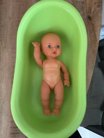 Babypop in badje beschikbaar voor biedingen