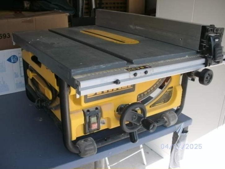DEWALT Zaagmachine, Doe-het-zelf en Verbouw, Gereedschap | Zaagmachines, Gebruikt, Cirkelzaag, 1200 watt of meer, 70 mm of meer