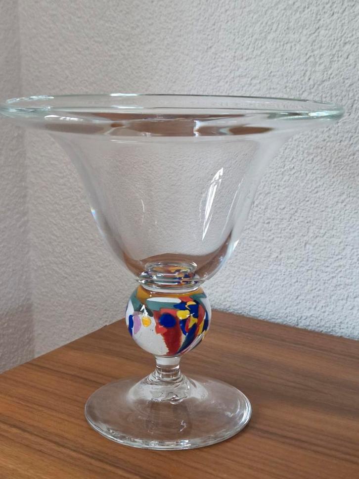 Glazen gemerkte vaas/schaal met kleurrijke "murano'  bolvoet, Antiek en Kunst, Antiek | Glas en Kristal, Ophalen of Verzenden