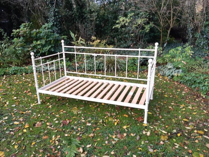 Romantisch IKEA Svelvik slaapbank — incl. lattenbodem, Huis en Inrichting, Slaapkamer | Slaapbanken, Gebruikt, 90 cm, 200 cm, Eenpersoons