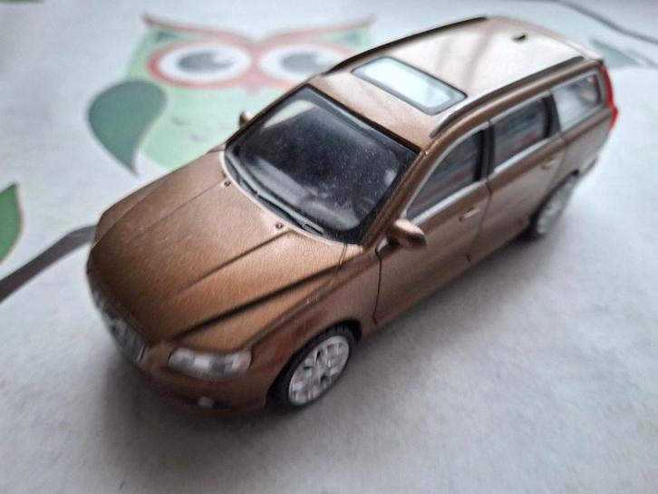 Volvo V70 T5 AWD  Brons  (Rastar), Hobby en Vrije tijd, Modelauto's | 1:43, Nieuw, Auto, Overige merken, Ophalen of Verzenden