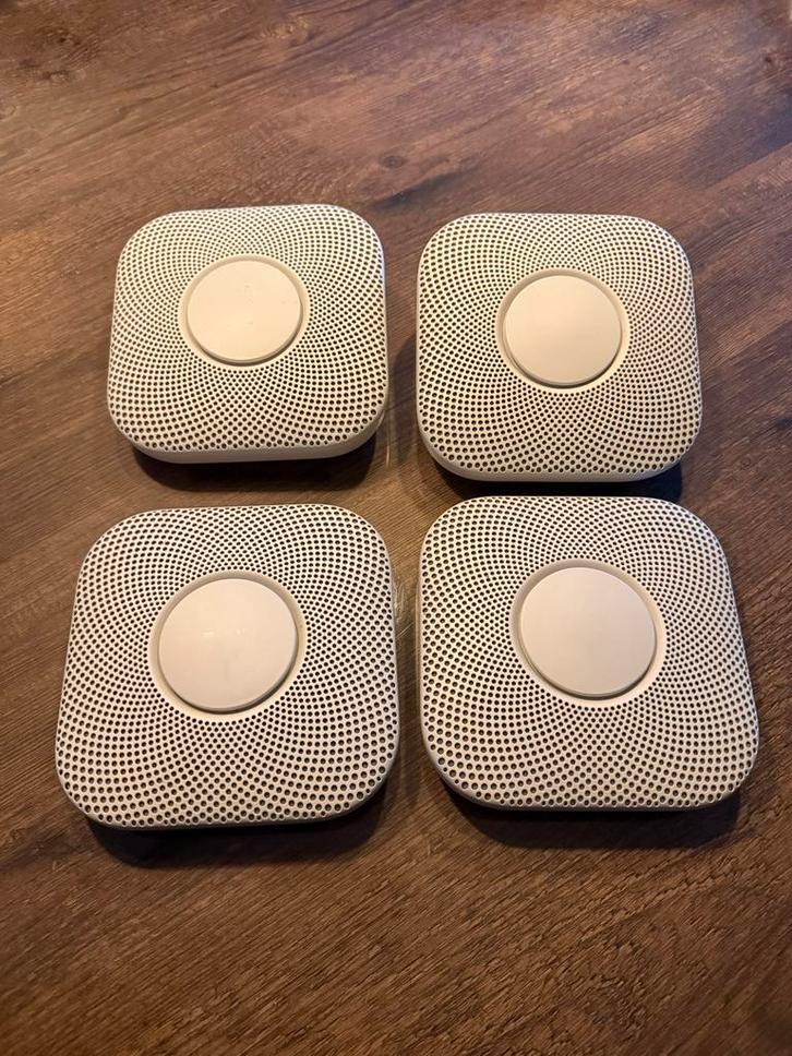4x Nest Protect Rook- en Koolmonoxidemelders (Accu/230V), Doe-het-zelf en Verbouw, Alarmsystemen, Zo goed als nieuw, Detector, Sensor of Melder