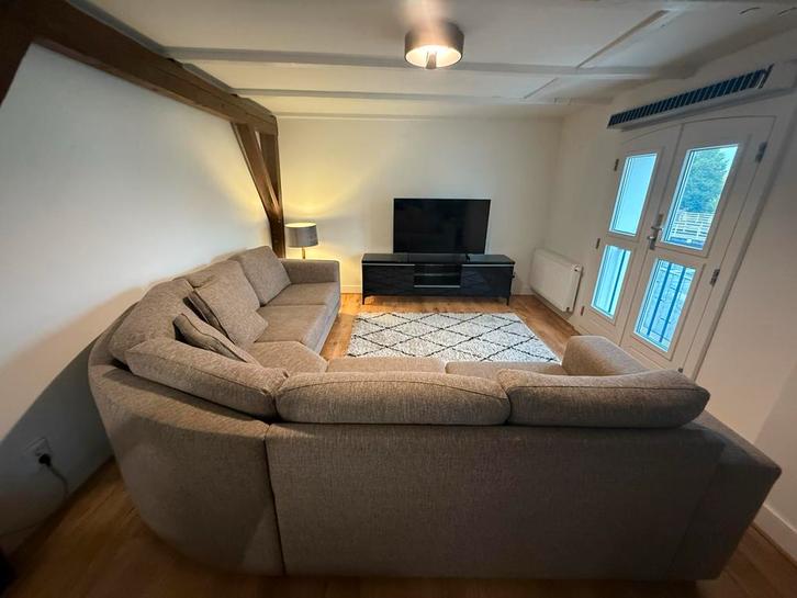 Middelgrote Hoekbank - 270x270cm, Huis en Inrichting, Banken | Bankstellen, Zo goed als nieuw, Hoekbank, Vierpersoons of meer