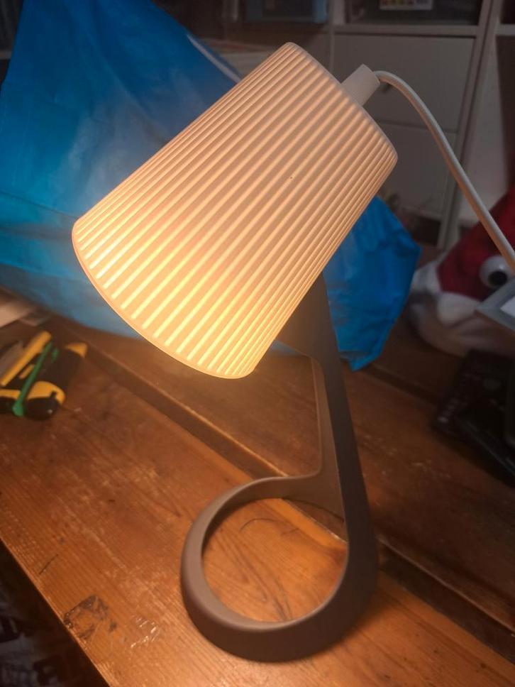 IKEA Lampje - Kunststof - Bureau/Nachtkast, Huis en Inrichting, Lampen | Tafellampen, Gebruikt, Minder dan 50 cm, Kunststof, Ophalen