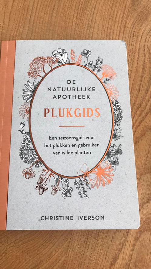 Christine Iverson - Plukgids - De natuurlijke apotheek, Boeken, Natuur, Zo goed als nieuw, Bloemen, Planten en Bomen, Ophalen of Verzenden