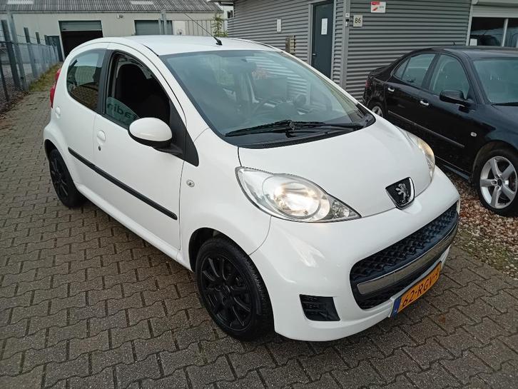 Peugeot 107 1.0 12V 5 DEURS BJ2011 AIRCO APK 2026, Auto's, Peugeot, Bedrijf, ABS, Airbags, Airconditioning, Centrale vergrendeling
