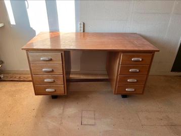 Vintage jaren 70 bureau beschikbaar voor biedingen
