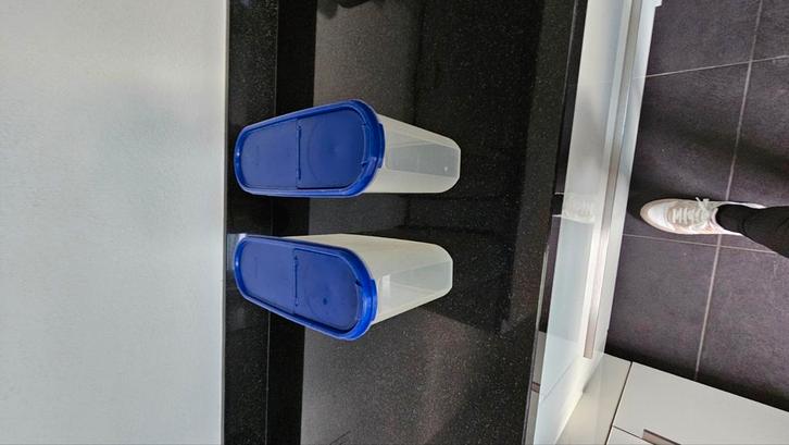 Aangeboden Tupperware 2 voorraaddozen, Huis en Inrichting, Keuken | Tupperware, Gebruikt, Bus of Trommel, Ophalen
