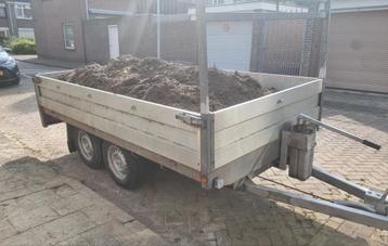 Gratis thuisgebracht 3 kuub aarde zwart zand tuinaarde grond beschikbaar voor biedingen
