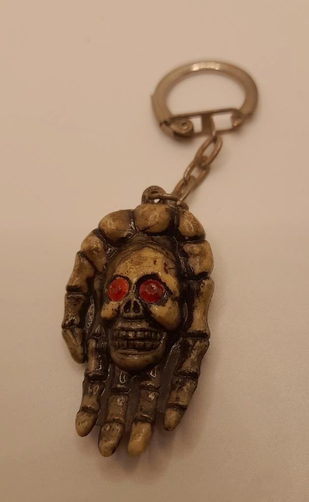 Oude vintage sleutelhanger sleutelhanger doodshoofd hand, Verzamelen, Sleutelhangers, Zo goed als nieuw, Ophalen of Verzenden
