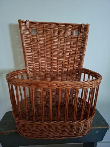 Grote rieten rotan vintage wand mand opberger  beschikbaar voor biedingen