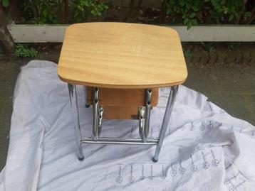 Vintage keuken trapje, opstap uitklapt krukje, stevig en i beschikbaar voor biedingen