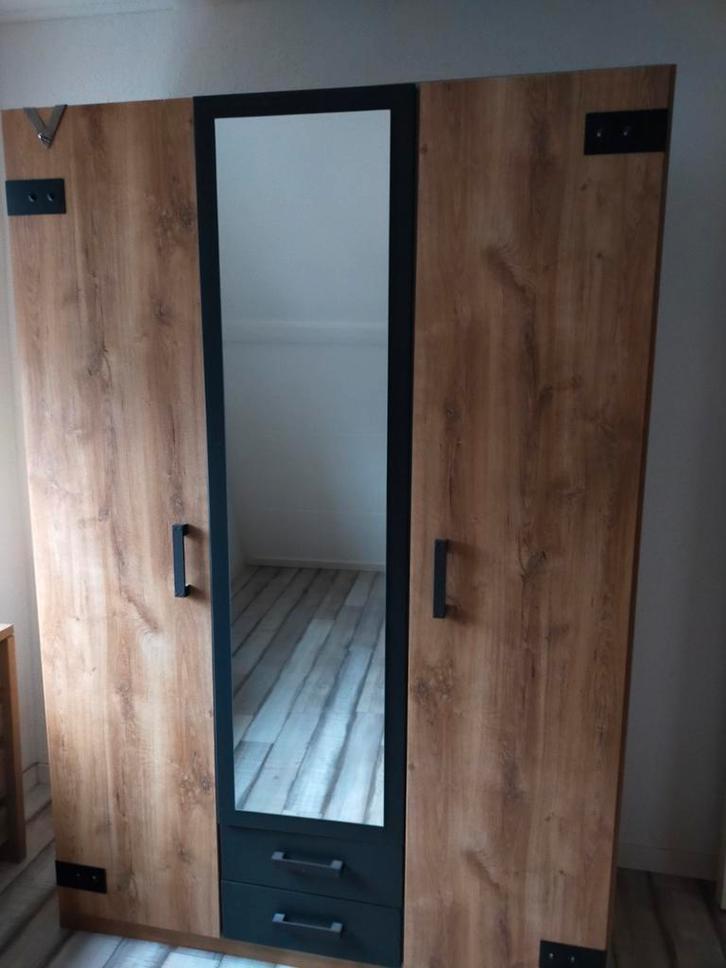 Kledingkast met spiegel, zo goed als nieuw, Huis en Inrichting, Kasten | Kledingkasten, Zo goed als nieuw, 150 tot 200 cm, 50 tot 75 cm