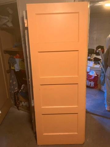 Twee klassieke paneeldeuren inbouwkast 199,5x73 beschikbaar voor biedingen