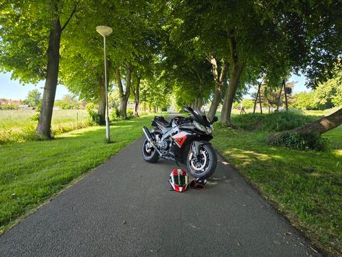 Aprilia rsv4 uit 2012, Motoren, Motoren | Aprilia, Particulier, Super Sport, meer dan 35 kW, 4 cilinders, Quickshifter, Sportuitlaat