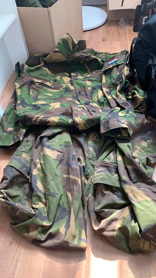 Setje defecte Defensie kleding, Verzamelen, Militaria | Algemeen, Landmacht, Kleding of Schoenen, Nederland, Ophalen of Verzenden