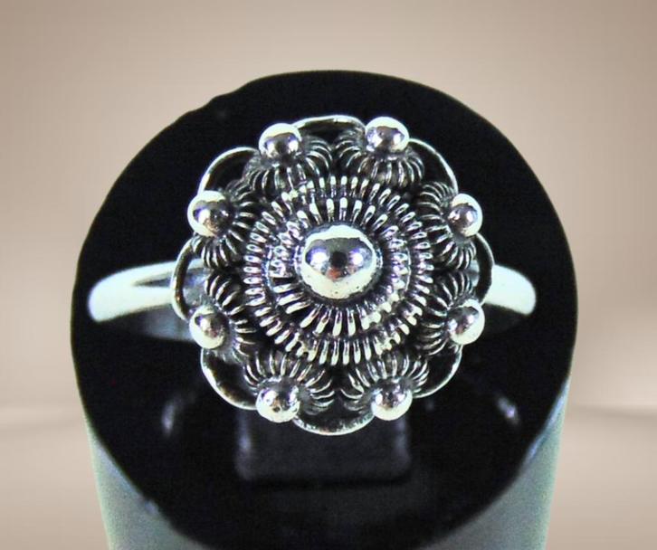 Mooie 835 zilveren Zeeuwse knoppen knopen ring M17,3!, Sieraden, Tassen en Uiterlijk, Ringen, Zo goed als nieuw, Dame of Heer