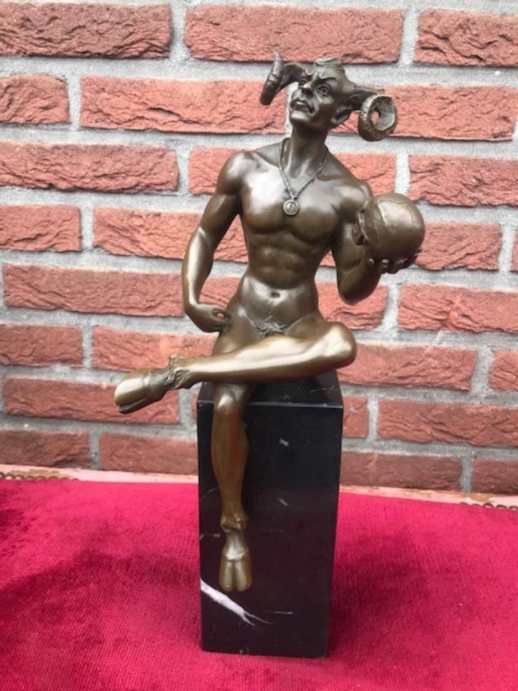 bronzen beeld, lachende duivel met schedel, Antiek en Kunst, Antiek | Koper en Brons, Brons, Ophalen of Verzenden