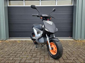 GILERA ICE C30 2T BROM BJ 2002 ZWART / FLUO ROSSO 8800KM beschikbaar voor biedingen