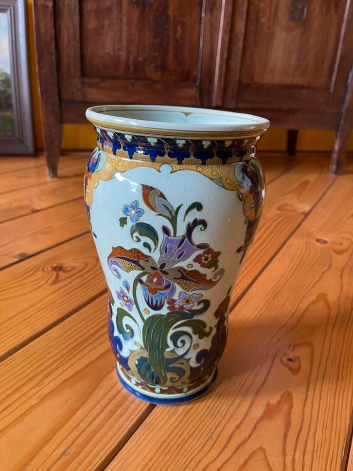 Vaas aardewerk met Julianadecor met pauw en bloemen., Antiek en Kunst, Antiek | Vazen, Ophalen